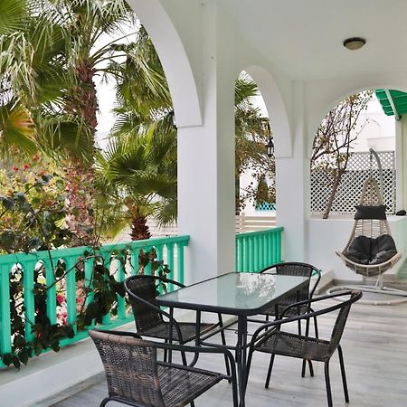 Kamari Beach Houses With Balcony And Garden Exterior foto