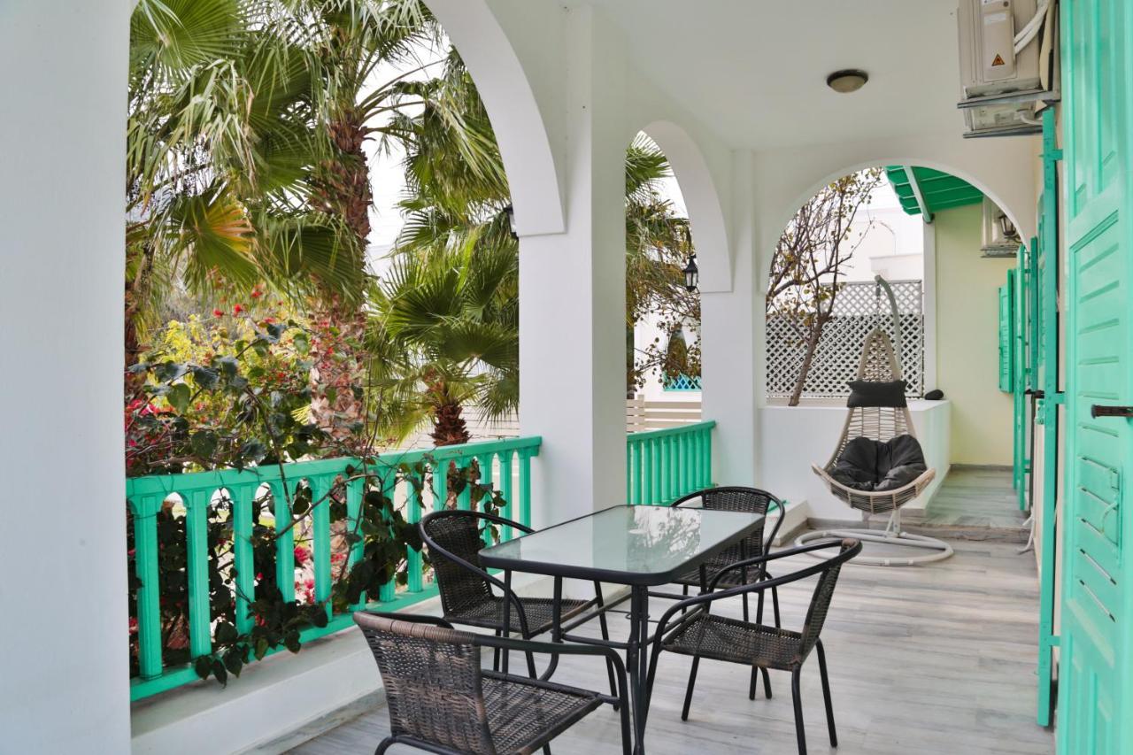 Kamari Beach Houses With Balcony And Garden Exterior foto