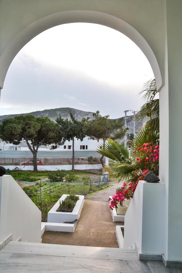 Kamari Beach Houses With Balcony And Garden Exterior foto