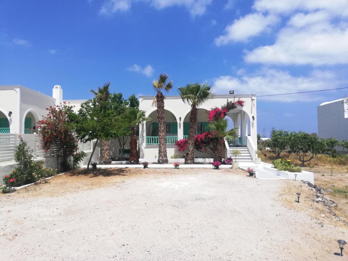 Kamari Beach Houses With Balcony And Garden Exterior foto