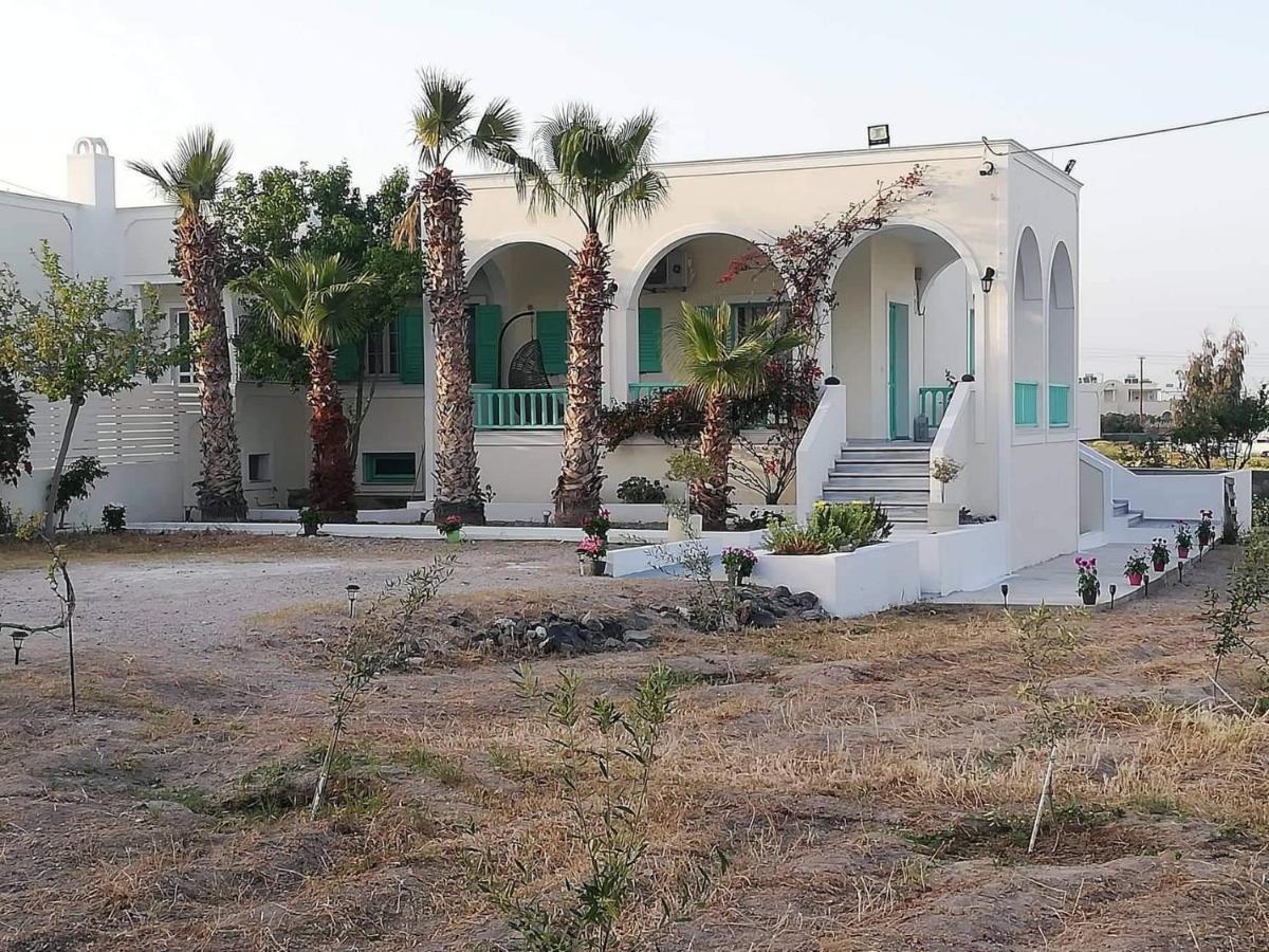 Kamari Beach Houses With Balcony And Garden Exterior foto