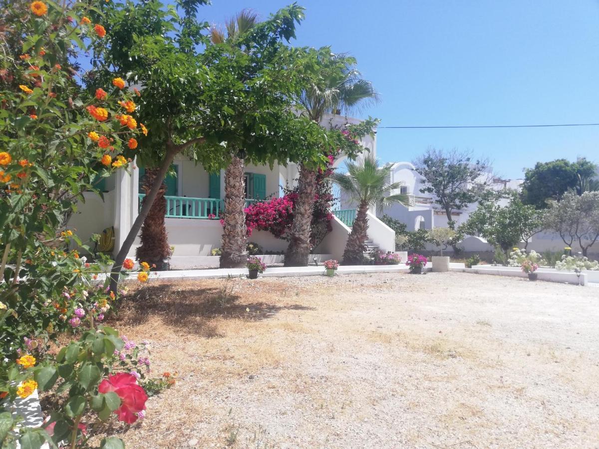 Kamari Beach Houses With Balcony And Garden Exterior foto
