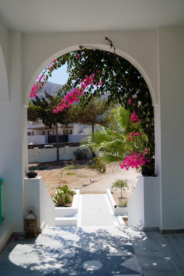 Kamari Beach Houses With Balcony And Garden Exterior foto