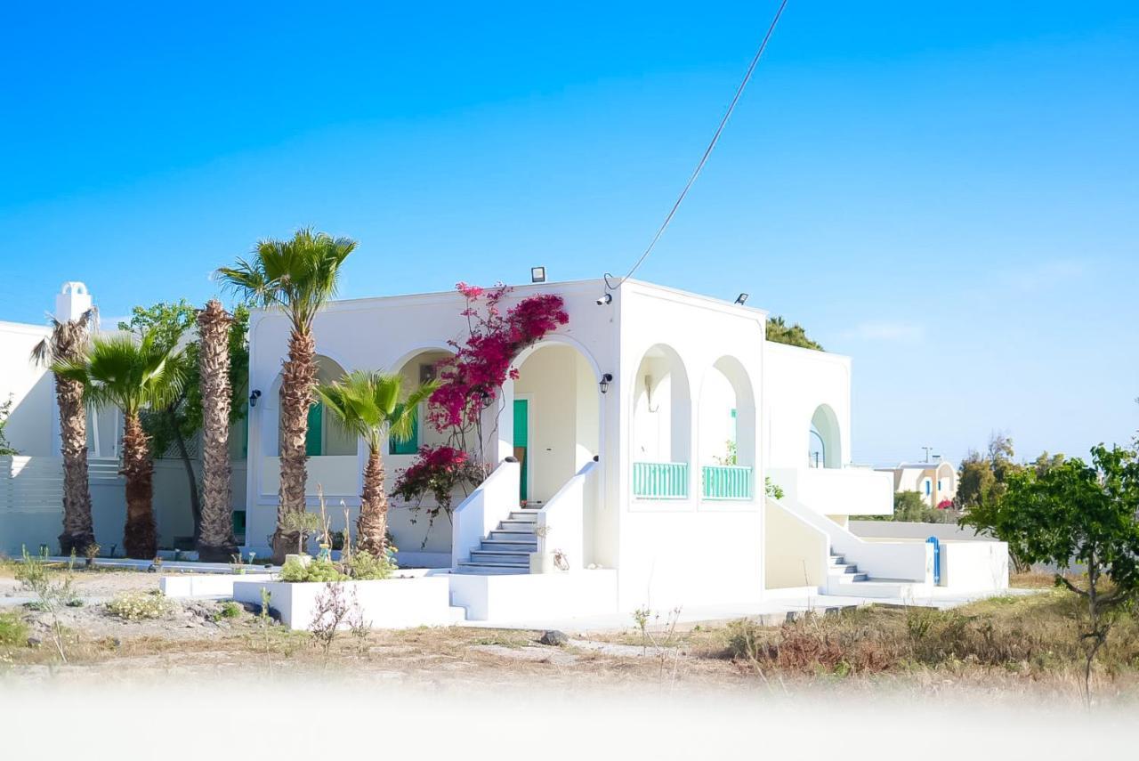 Kamari Beach Houses With Balcony And Garden Exterior foto