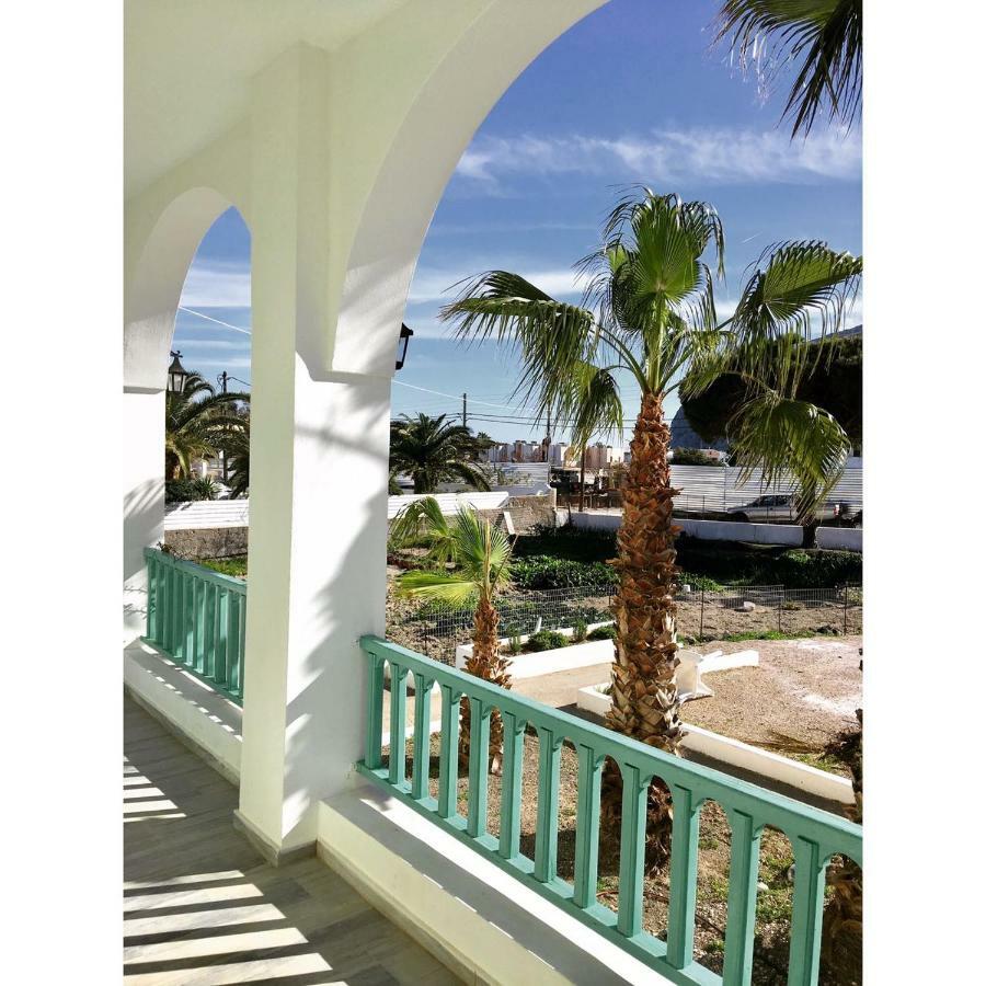 Kamari Beach Houses With Balcony And Garden Exterior foto