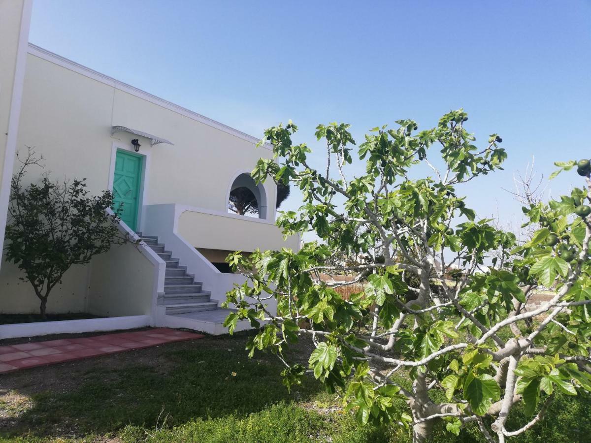 Kamari Beach Houses With Balcony And Garden Exterior foto